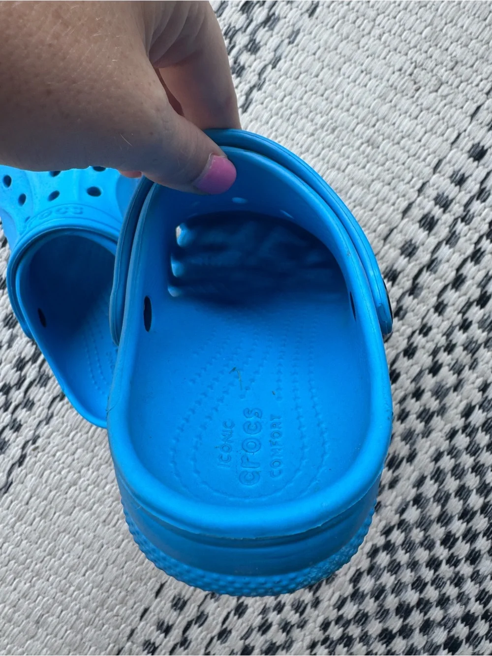 CROCS Kids Classic Clogs in Vibrant Blue
